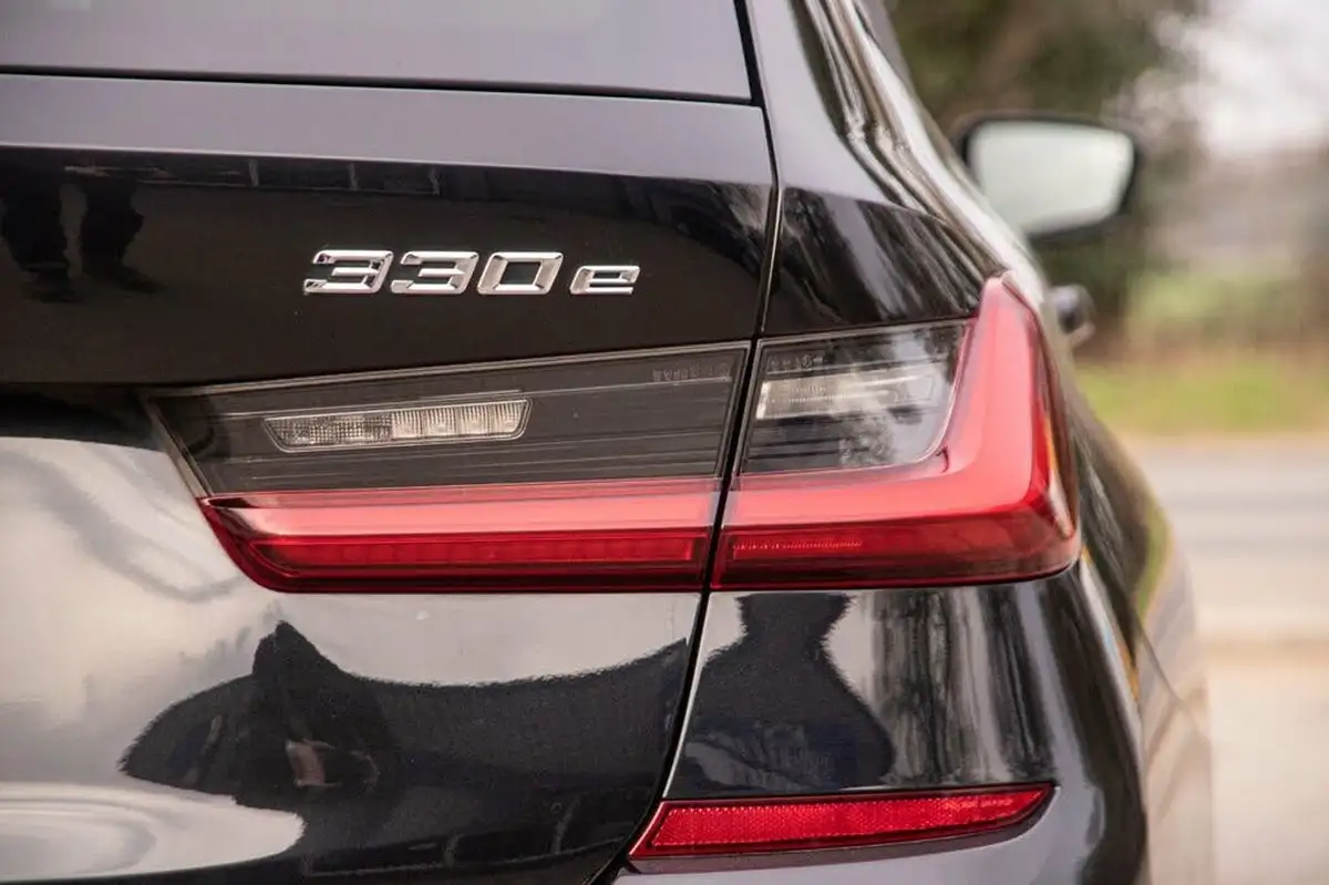 2022-bmw-3-series-20-330e-m-sport-touring-5d-big-40