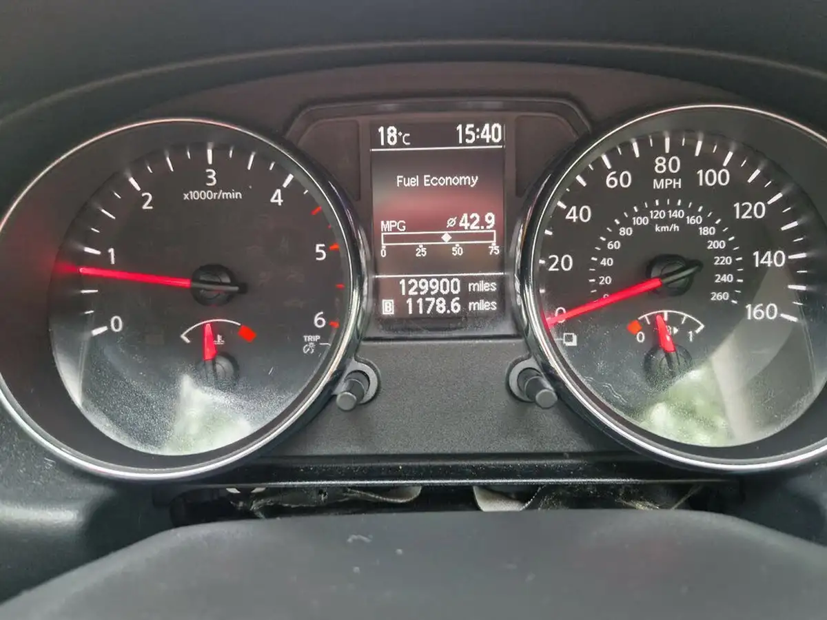 2010-nissan-qashqai-15td-n-tec-big-30