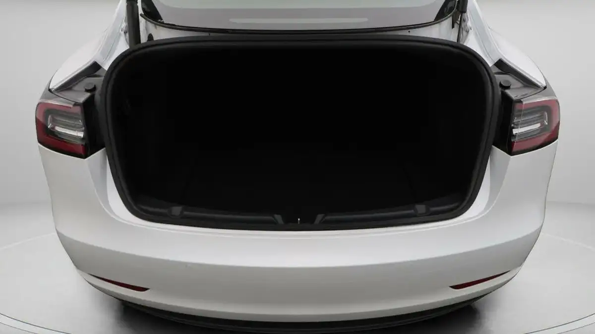 2020-tesla-model-3-e-long-range-big-17