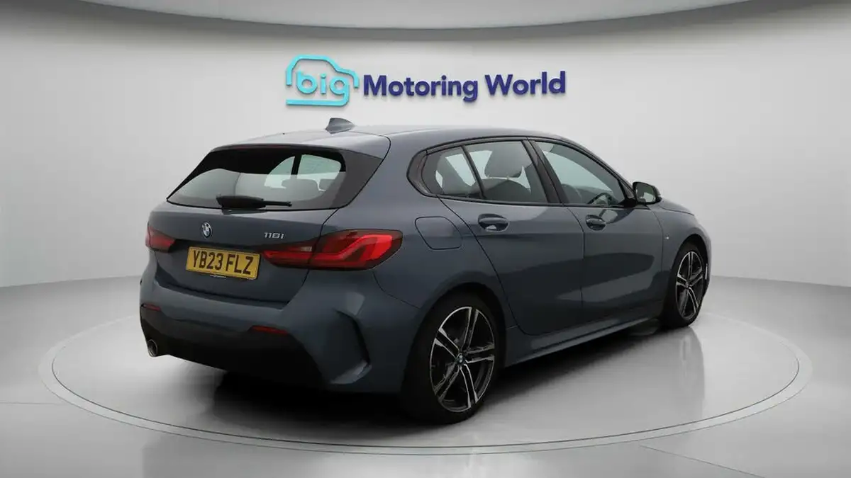 2023-bmw-1-series-15-118i-m-sport-lcp-dct-big-7