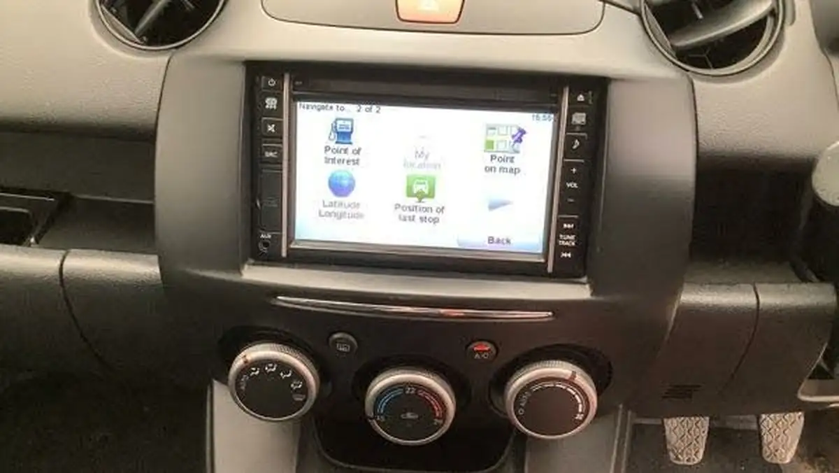 2012-mazda-mazda2-13-venture-big-10