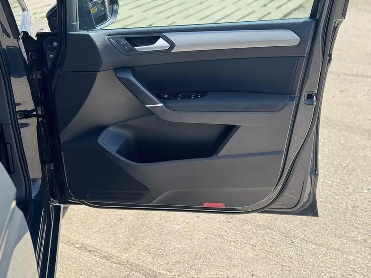2018-volkswagen-touran-20tdi-se-family-dsg-big-33