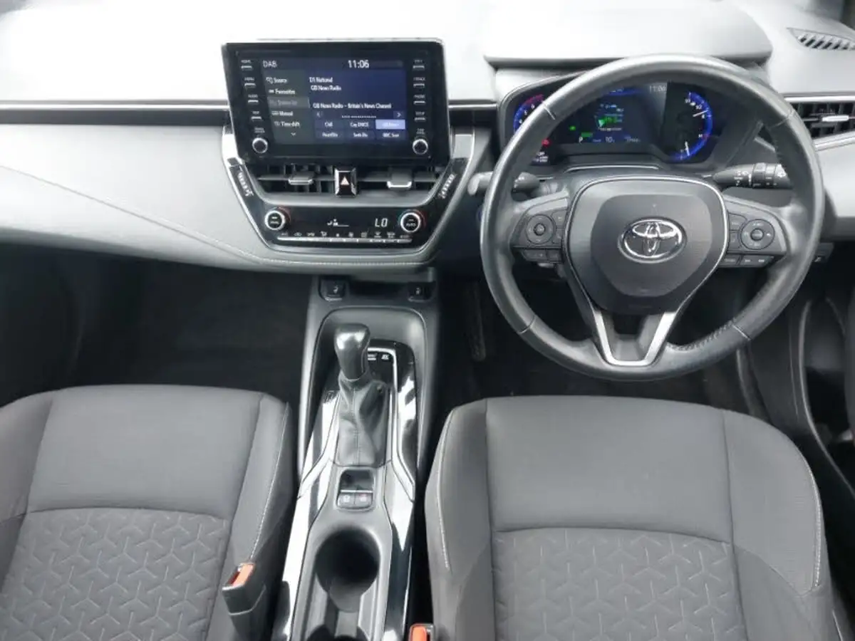 2020-toyota-corolla-18-vvt-i-design-trk-touring-sports-5d-big-2
