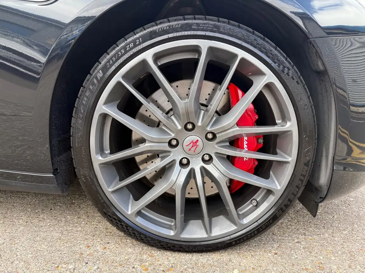 2015-maserati-quattroporte-38-gts-big-34