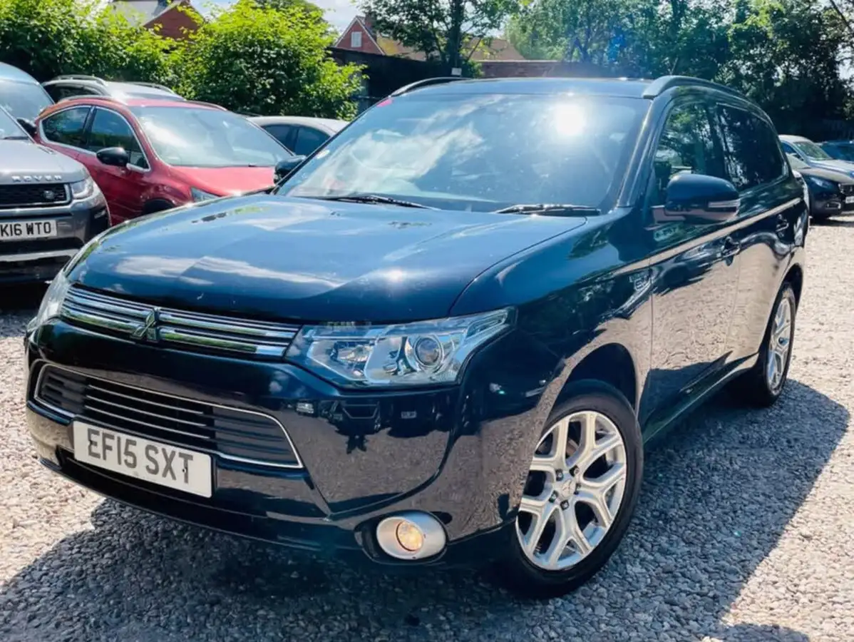2015-mitsubishi-outlander-20-gx4h-phev-big-1