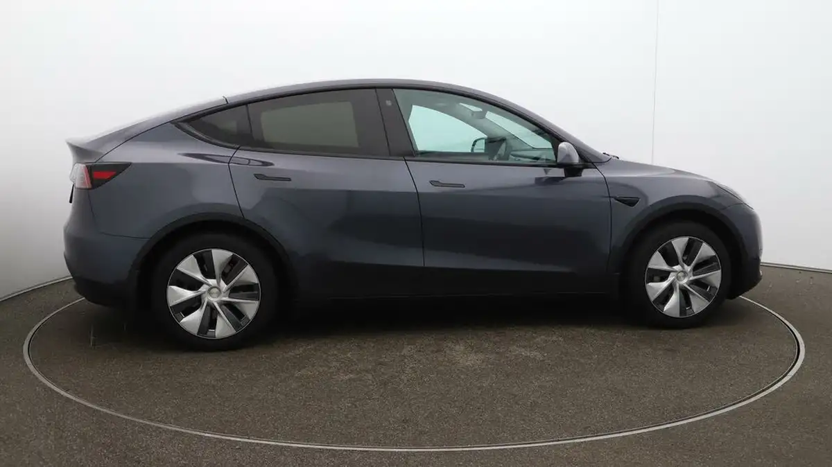 2023-tesla-model-y-e-rwd-big-41