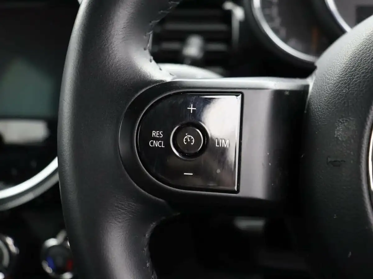 2021-mini-cooper-15-cooper-classic-hatchback-5d-auto-big-28