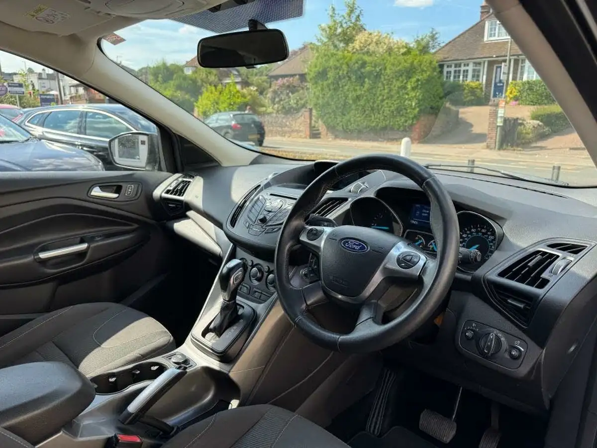 2015-ford-kuga-20tdci-zetec-150ps-awd-powershift-big-14