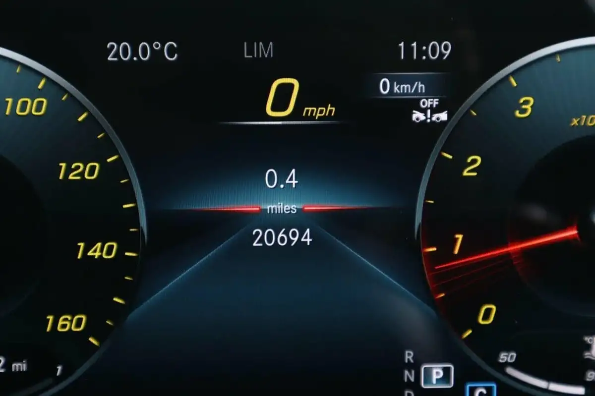 2023-mercedes-benz-cla-13-cla-200-amg-line-shooting-brake-5d-big-46