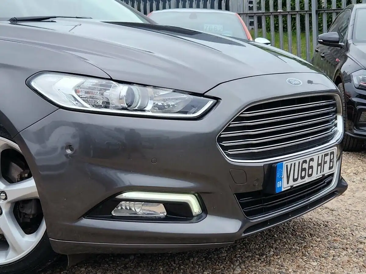2016-ford-mondeo-big-6