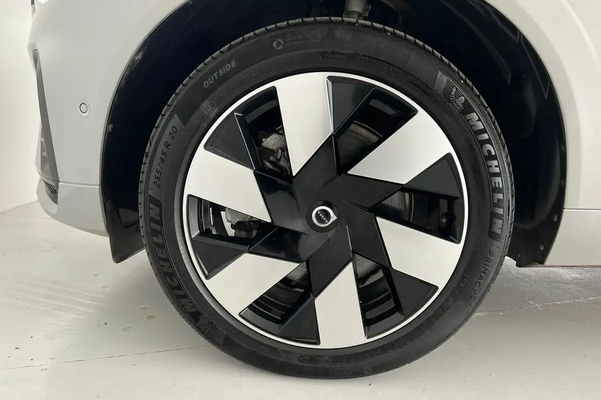 2024-volvo-xc60-20-b5-plus-big-4