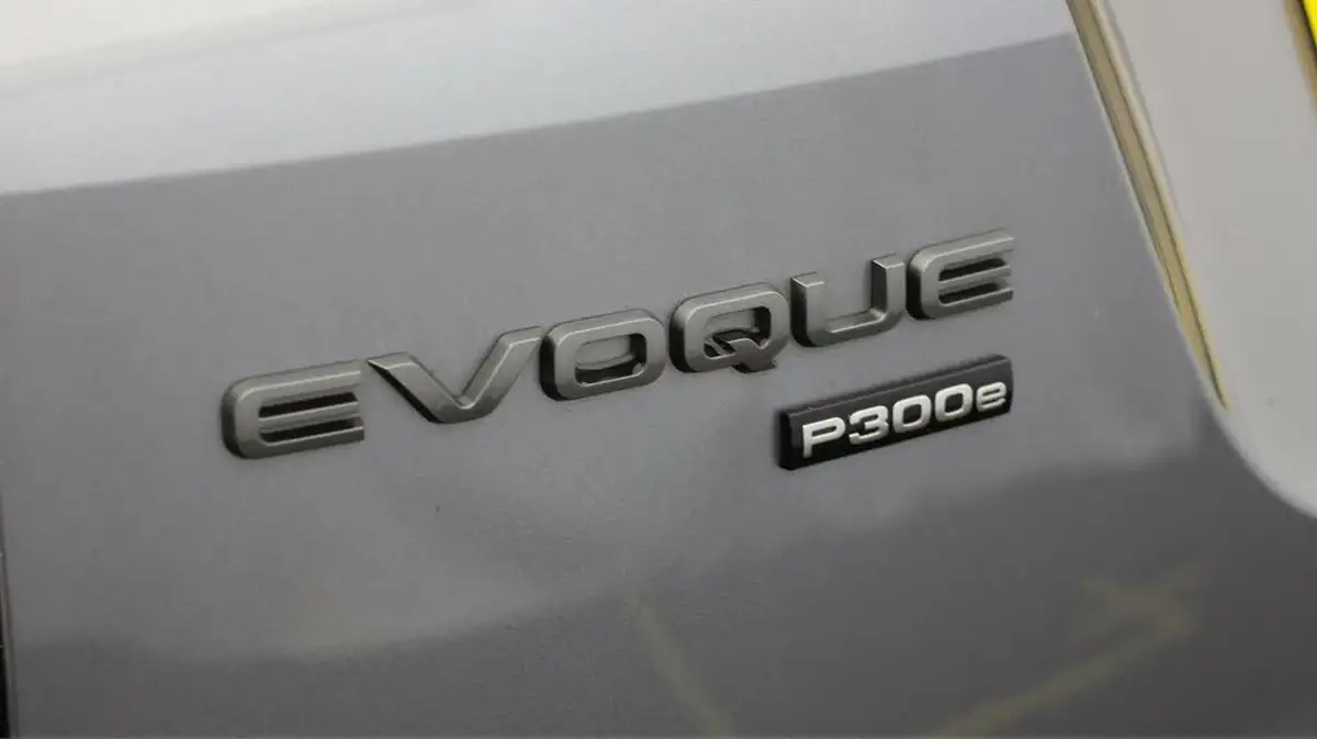 2021-land-rover-range-rover-evoque-15-p300e-r-dynamic-s-big-19