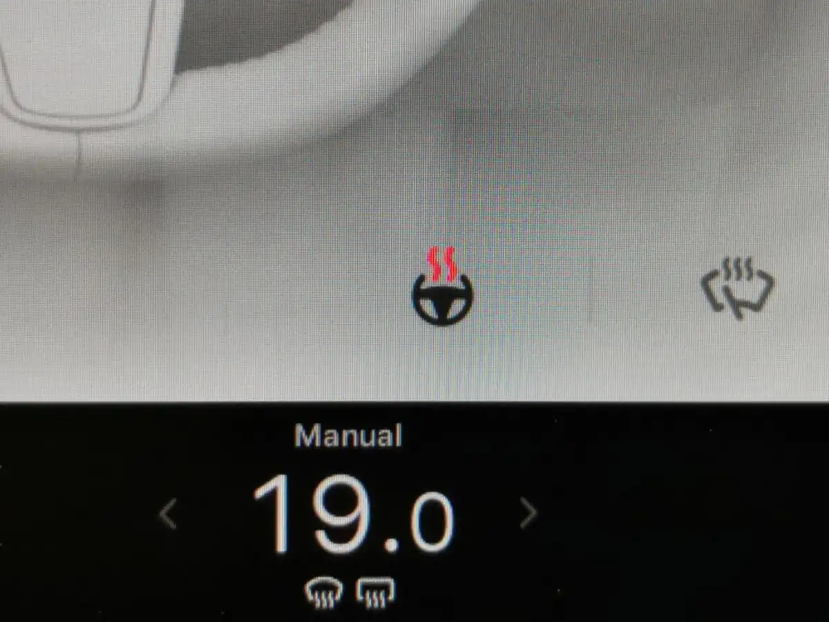 2022-tesla-model-y-e-long-range-big-18
