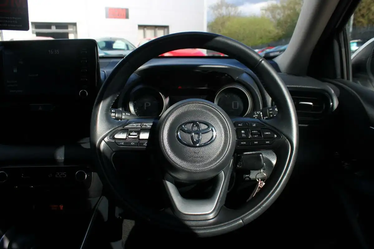 2022-toyota-yaris-15-vvt-i-design-big-18