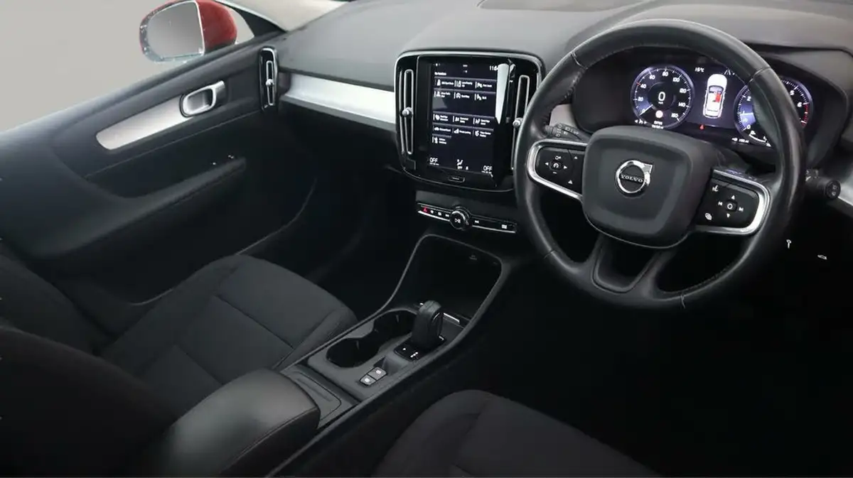 2020-volvo-xc40-15-t3-momentum-geartronic-big-8