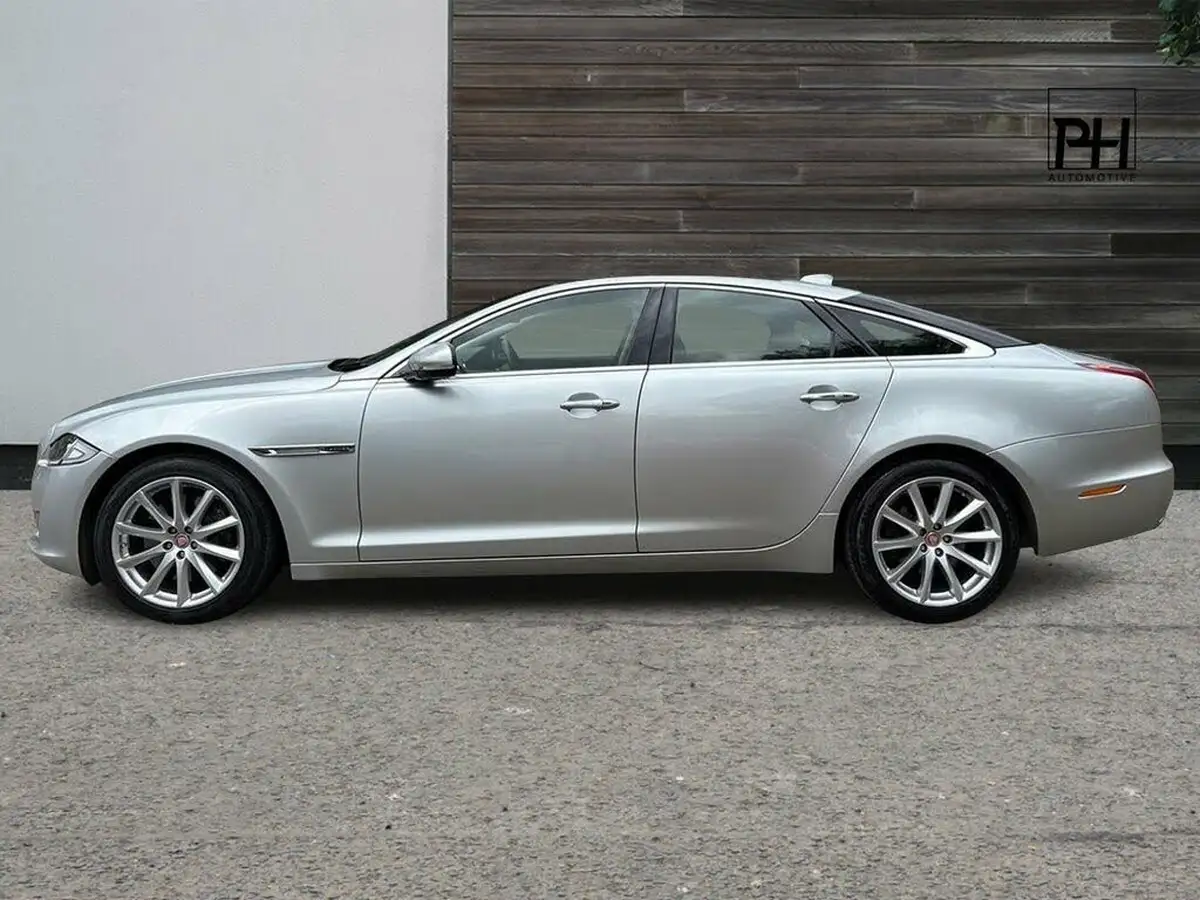 2016-jaguar-xj-series-30td-xj-luxury-swb-saloon-big-7