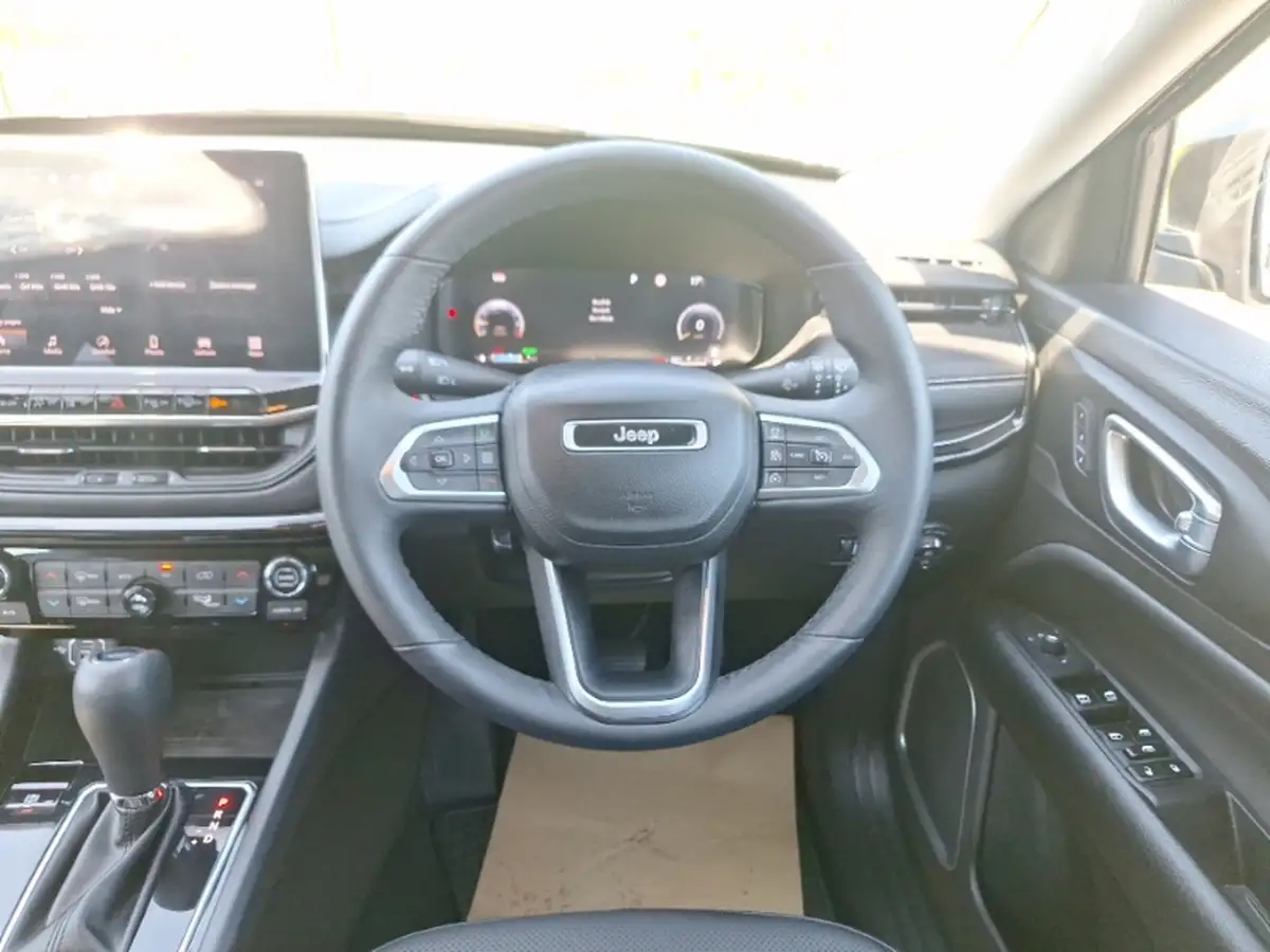 2025-jeep-wrangler-20-gme-sahara-big-6