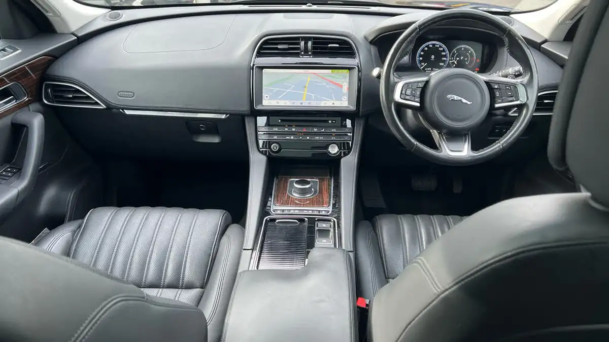 2017-jaguar-f-pace-30td-portfolio-big-8