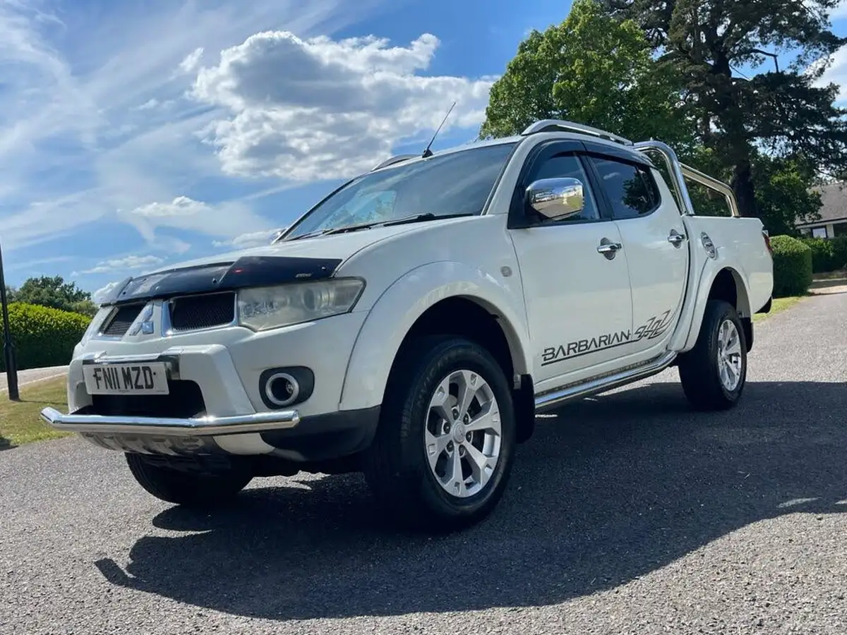 2011-mitsubishi-l200-25td-barbarian-auto-big-4