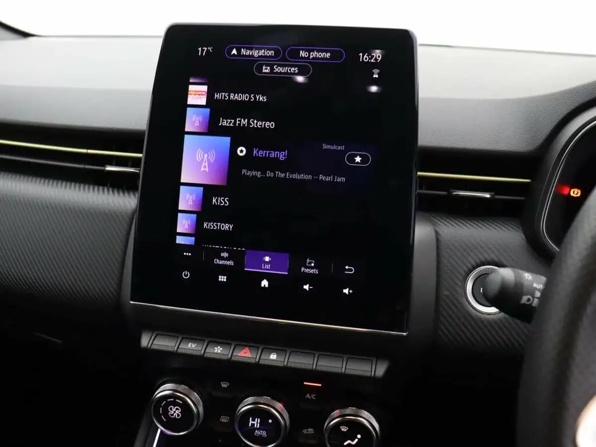 2023-renault-clio-16-engineered-big-33