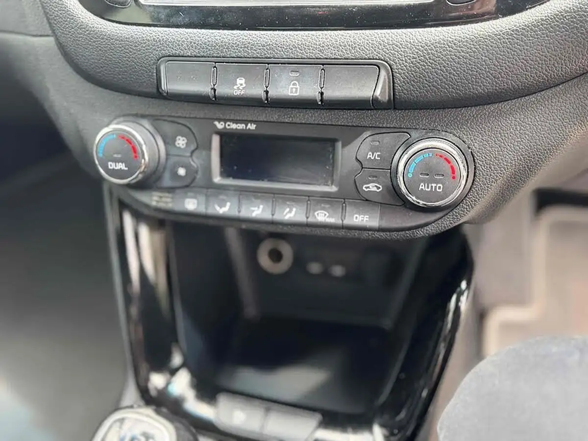 2014-kia-ceed-16crdi-3-isg-hatchback-big-29