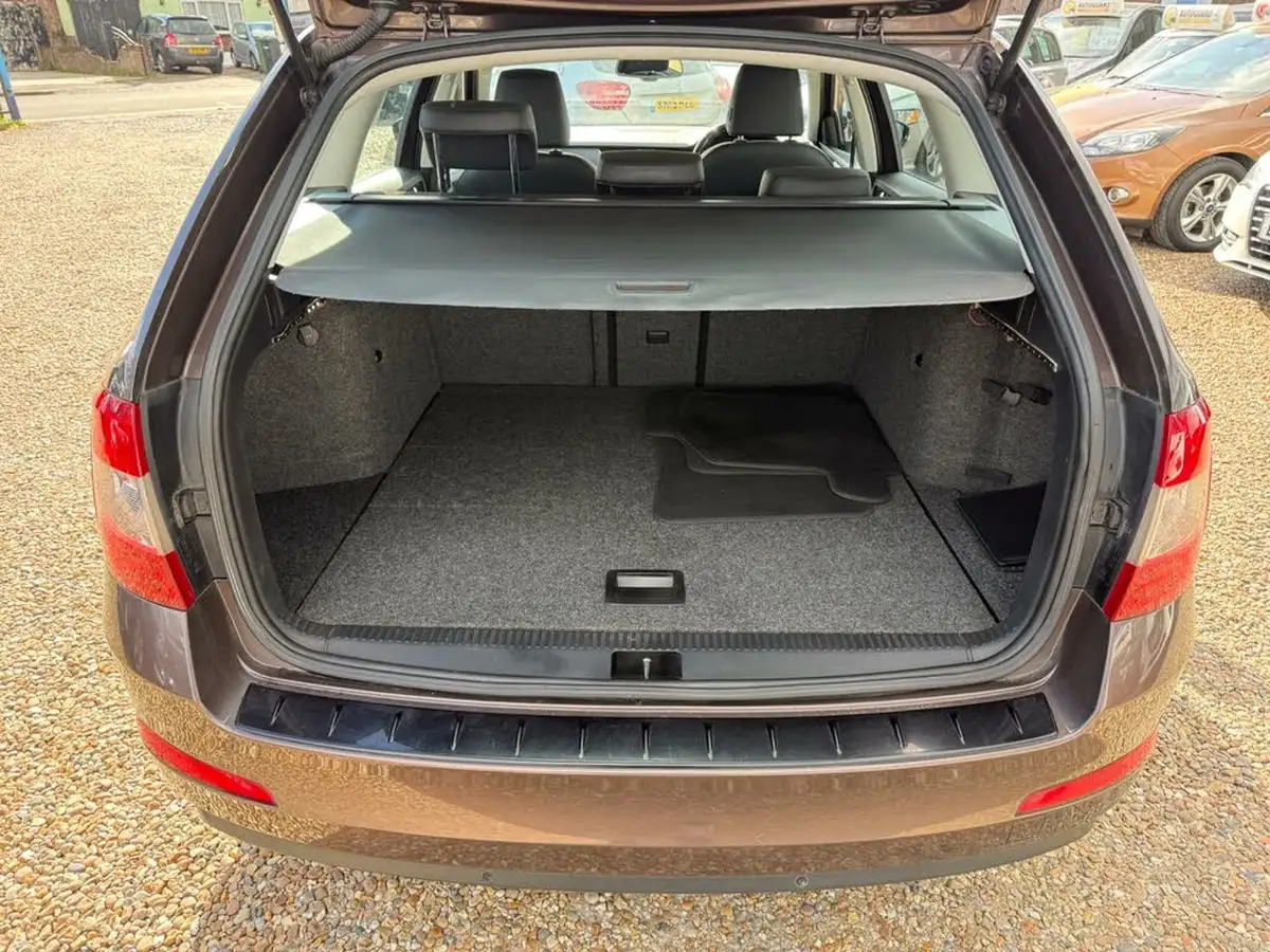 2013-skoda-octavia-14-elegance-140ps-estate-1395cc-big-15