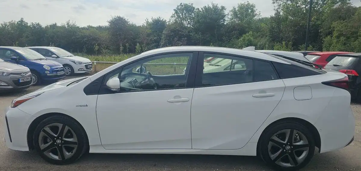 2019-toyota-prius-18-vvt-i-business-edition-plus-cvt-big-6