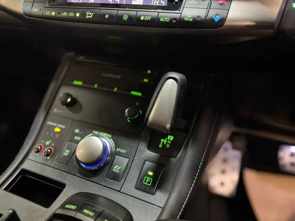 2015-lexus-ct-200h-18-f-sport-cvt-big-43