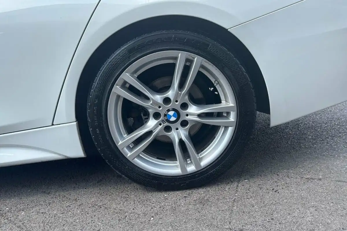 2018-bmw-3-series-20-330e-m-sport-big-13
