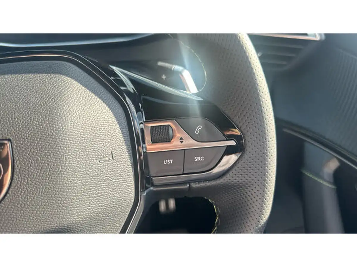 2024-peugeot-2008-suv-12-puretech-gt-130ps-eat8-big-25