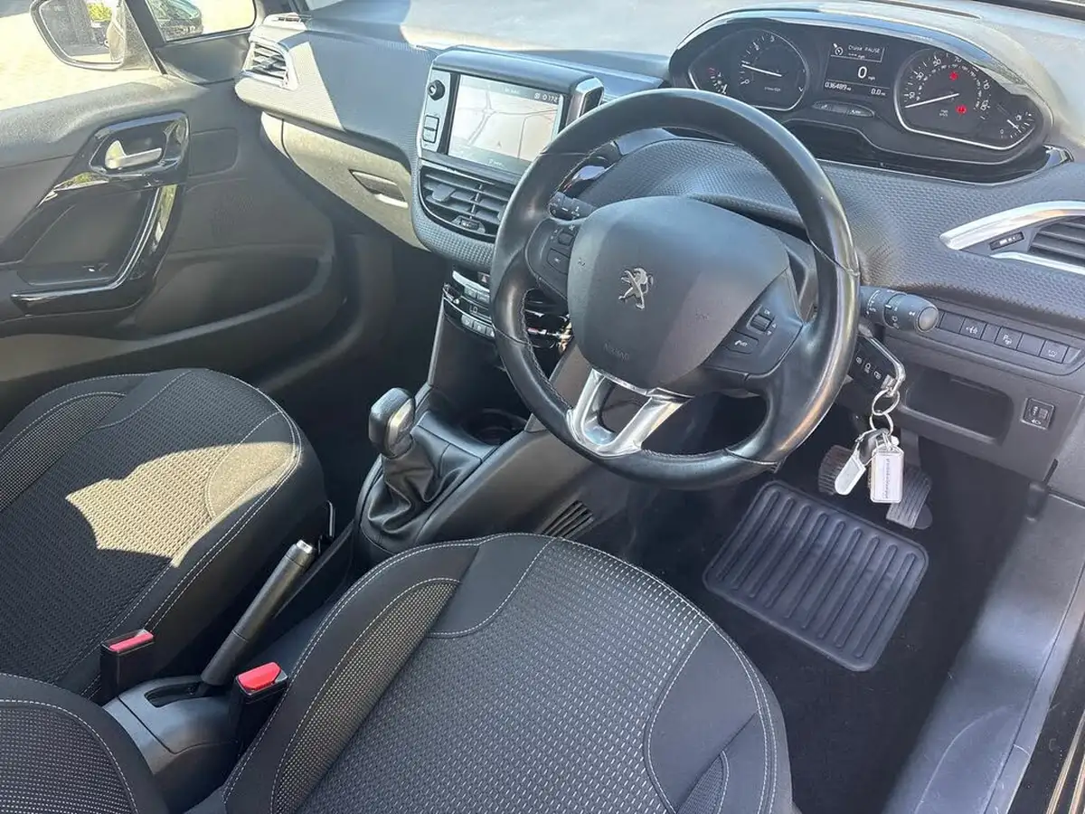 2018-peugeot-208-12-puretech-tech-edition-82bhp-big-5