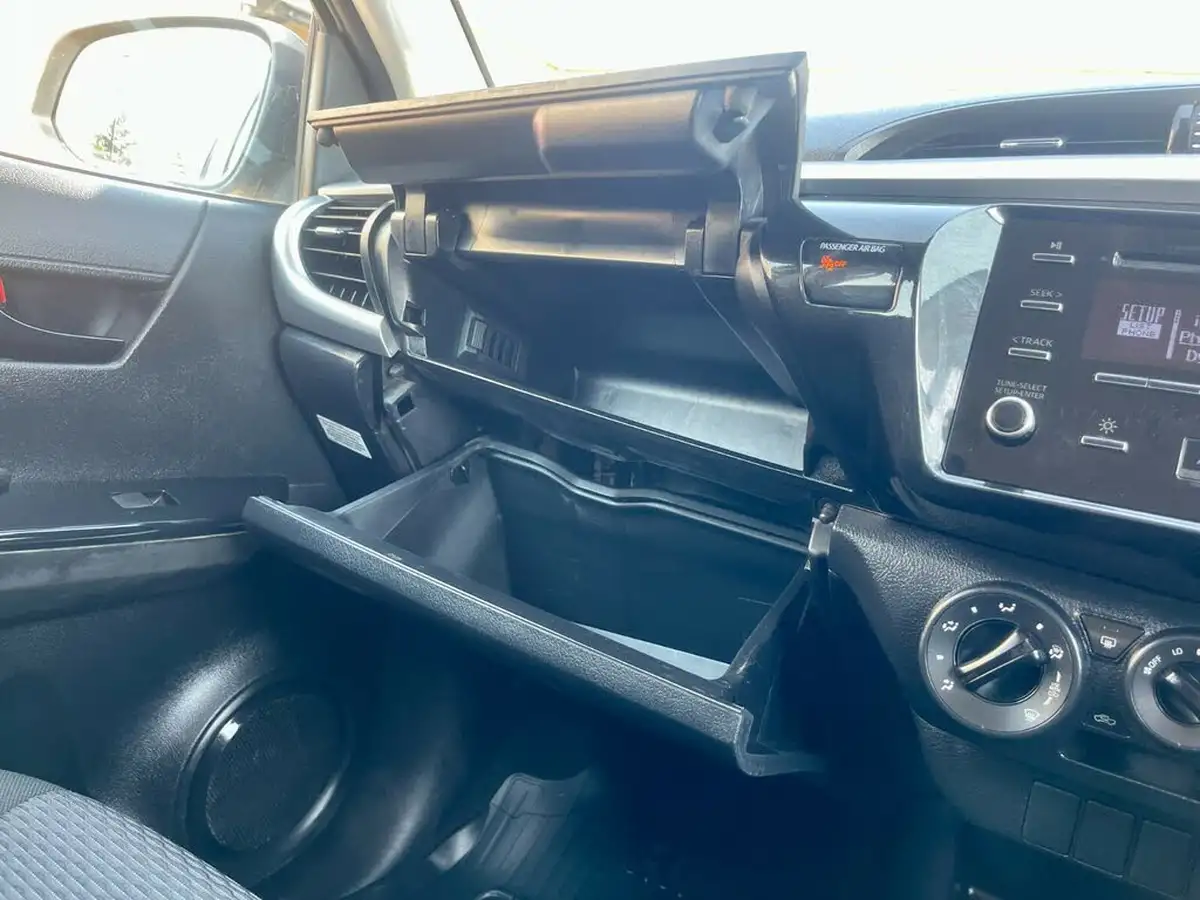 2021-toyota-hi-lux-24d-4d-active-150hpeu6dt-e-double-pick-up-big-54
