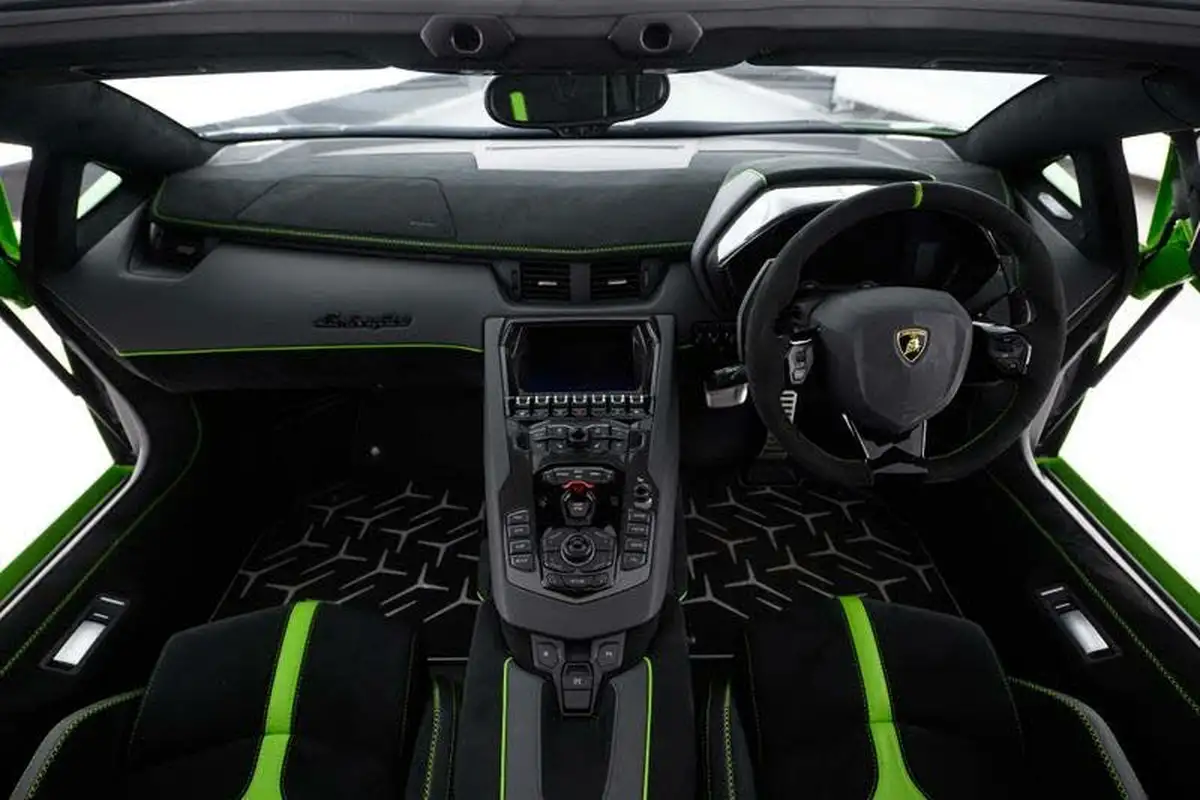 2021-lamborghini-aventador-65-svj-roadster-big-10