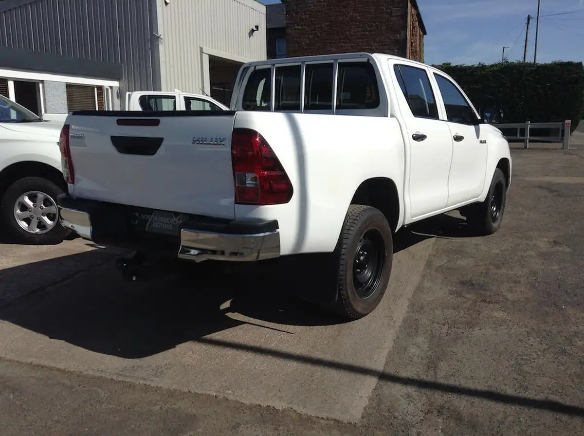 2021-toyota-hi-lux-24d-4d-active-150hpeu6dt-e-double-pick-up-big-5