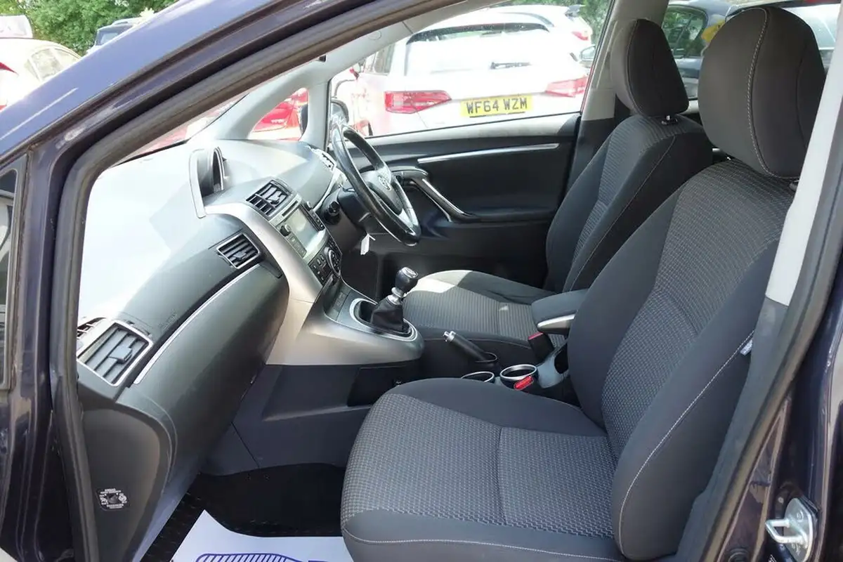 2016-toyota-verso-16d-d-4d-trend-big-12