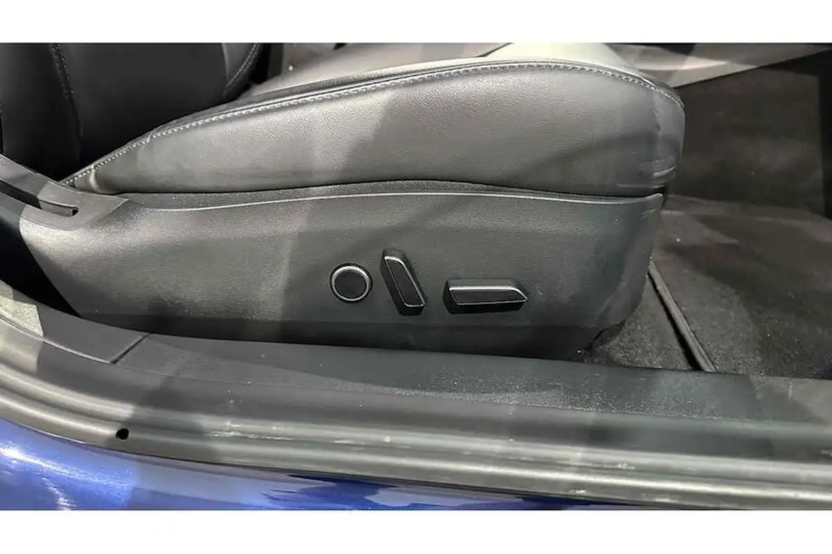 2022-tesla-model-3-e-performance-big-35