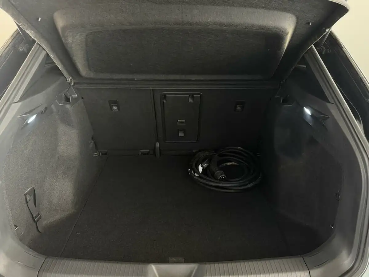 2021-volkswagen-id4-e-first-edition-big-30