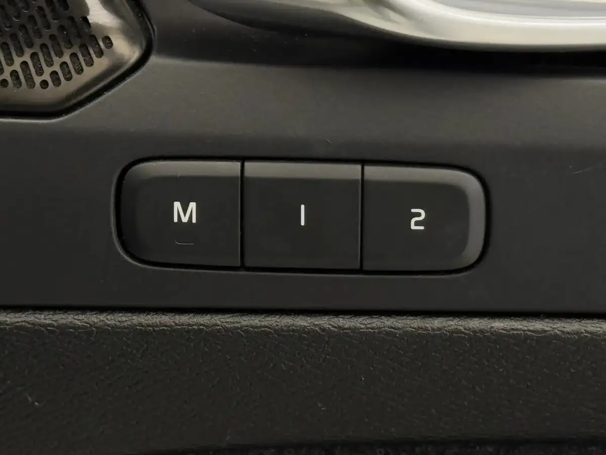 2021-volvo-xc40-e-p8-first-edition-big-21