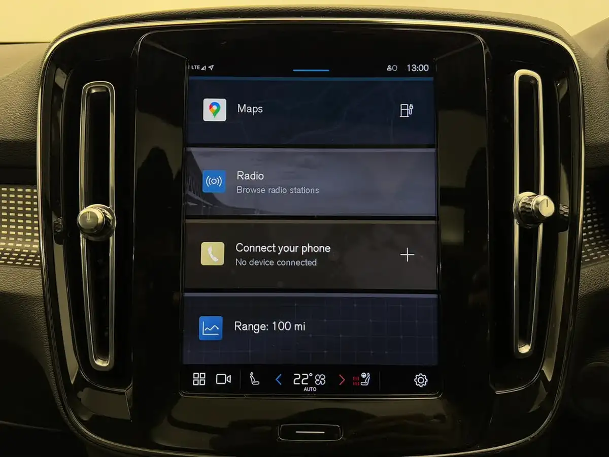 2021-volvo-xc40-e-p8-first-edition-big-25