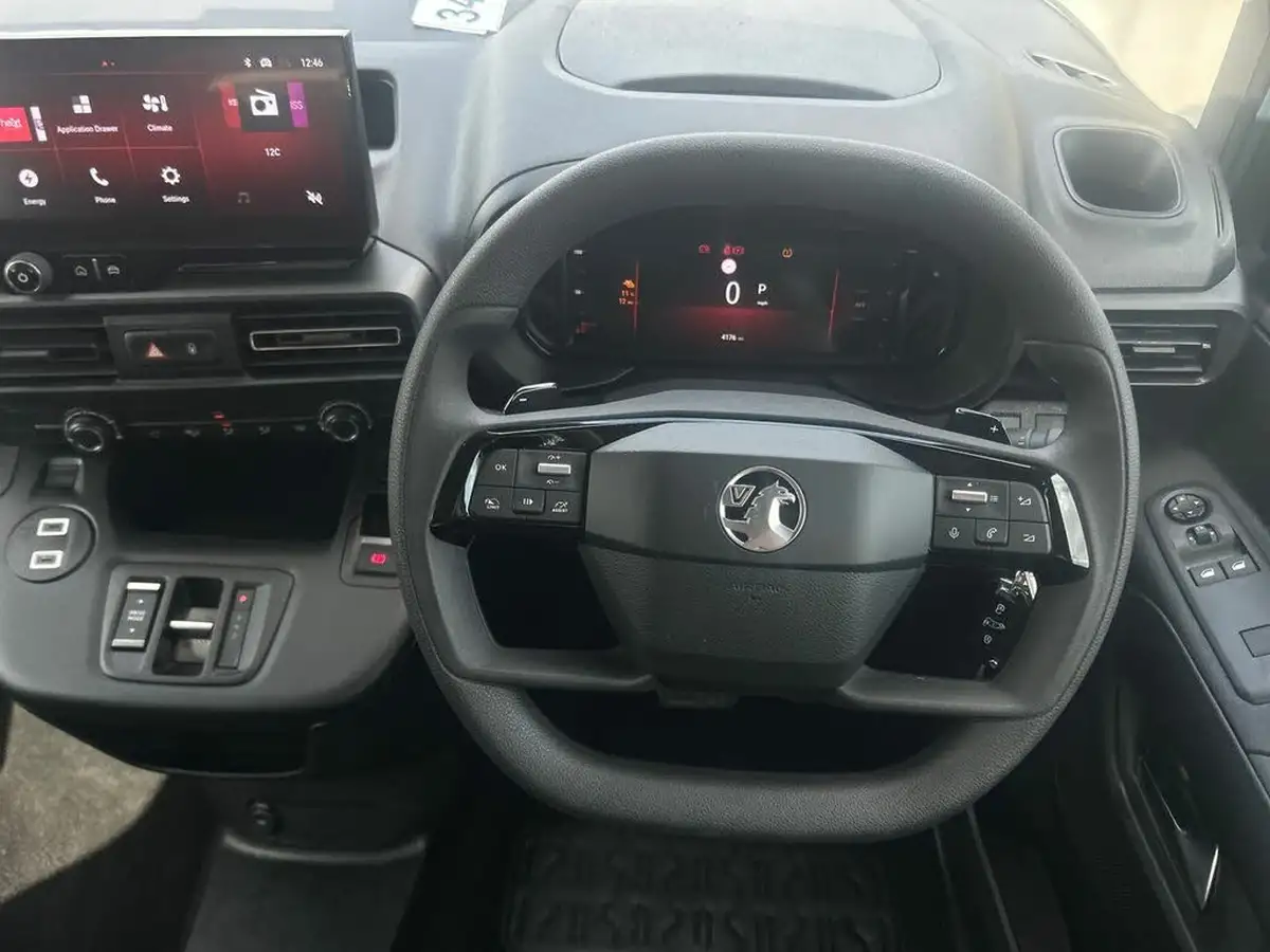 2024-vauxhall-combo-life-e-design-xl-big-16