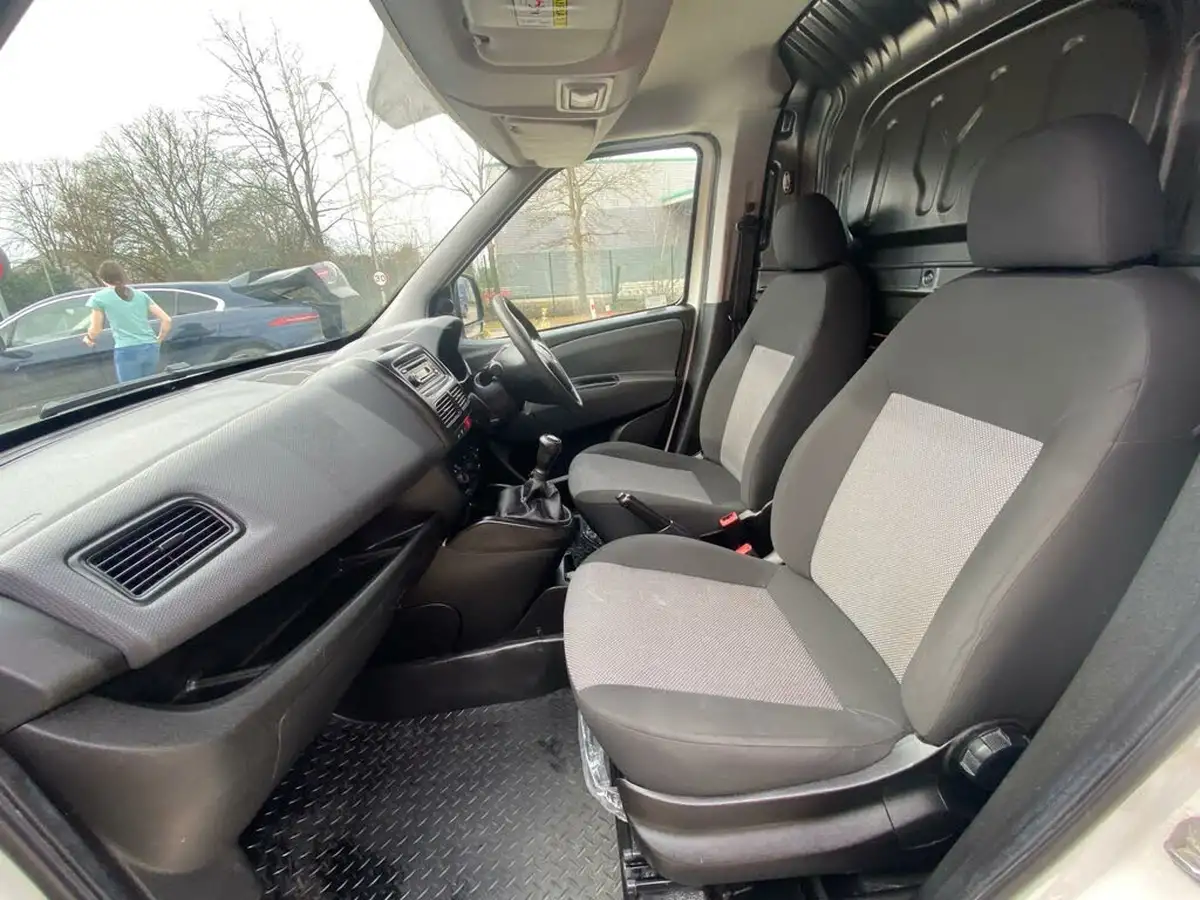 2017-fiat-doblo-cargo-13td-l1h2-big-13