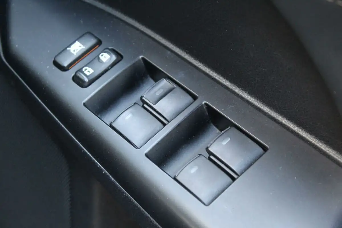 2014-lexus-ct-200h-18-advance-big-16