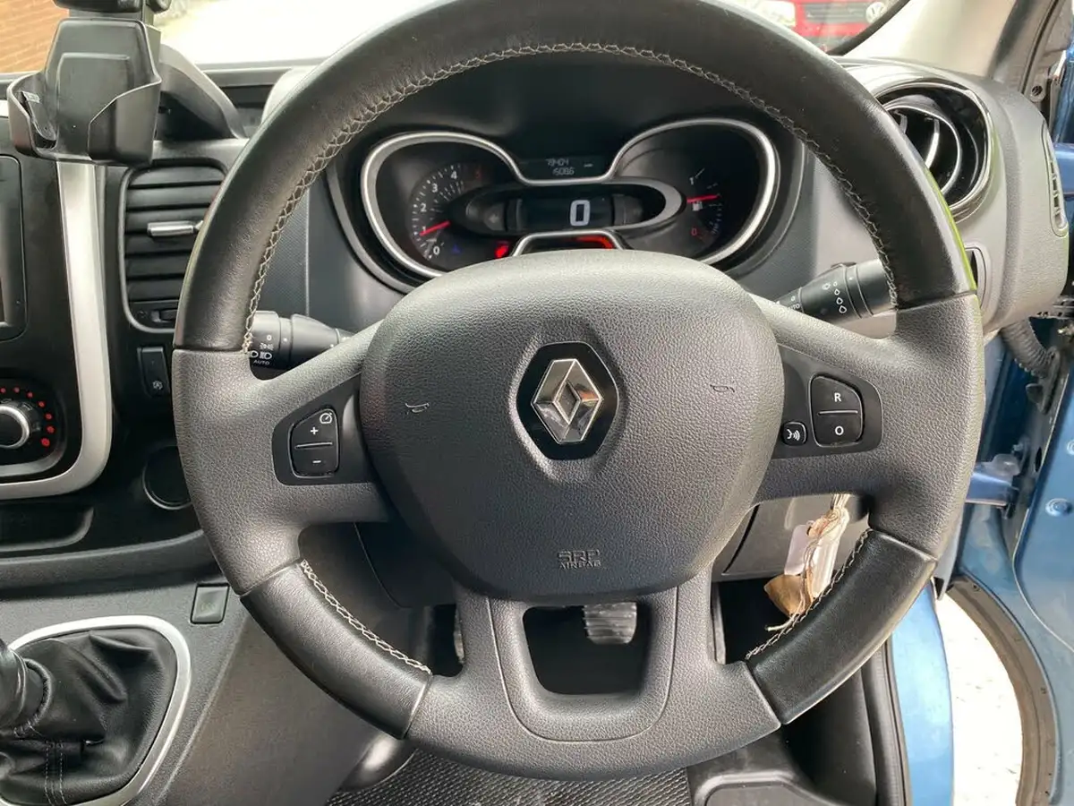 2021-renault-trafic-20dci-sl28-energy-120-sport-non-nav-big-35