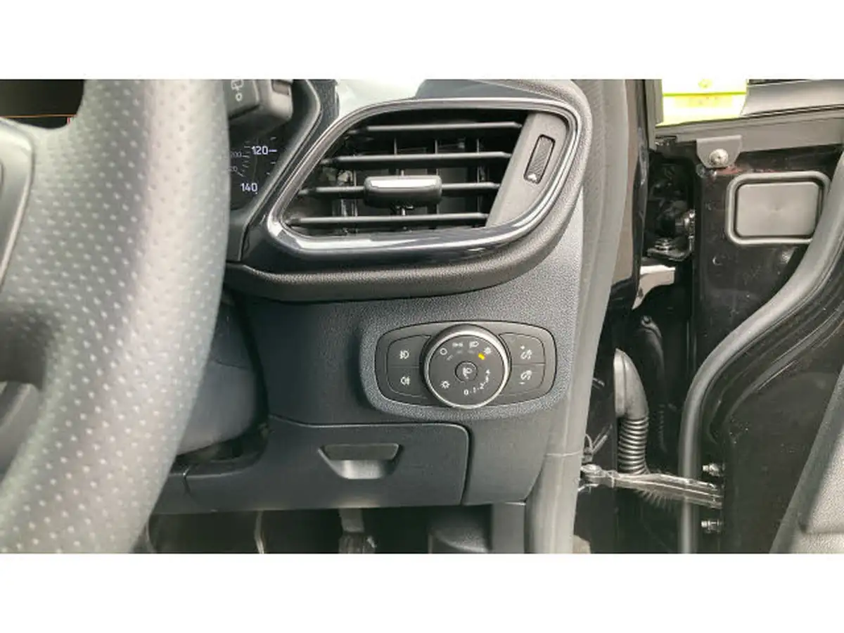 2020-ford-fiesta-big-35