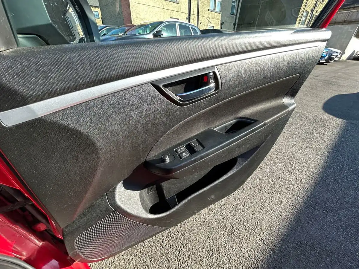 2014-suzuki-swift-12-sz3-94ps-5d-big-13