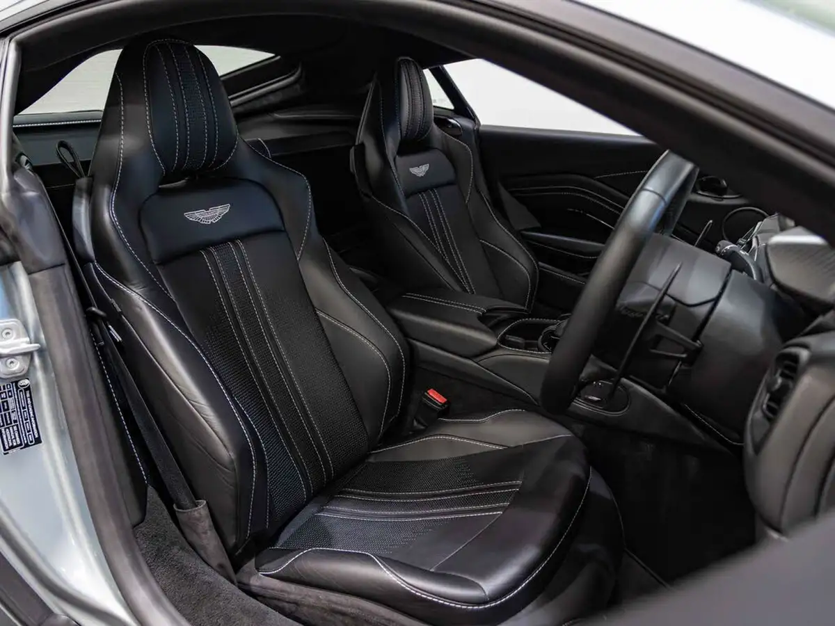 2019-aston-martin-vantage-40-v8-vantage-big-1