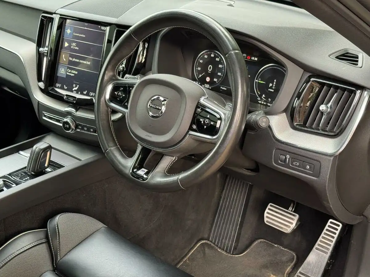2019-volvo-xc60-20-t8-r-design-big-8