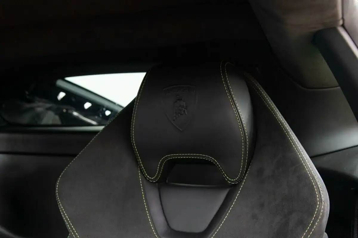 2014-lamborghini-huracan-lp-610-4-big-24