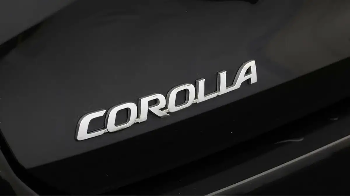 2020-toyota-corolla-18-vvt-i-icon-tech-spare-wheel-touring-sports-5d-big-20