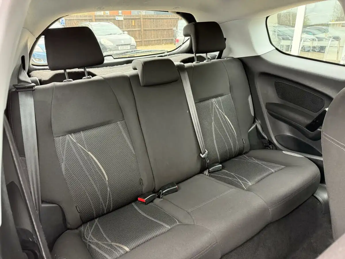 2012-peugeot-208-14-active-3d-big-11